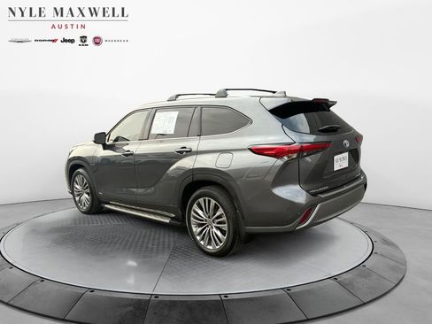 Used 2022 Toyota Highlander Platinum image 14