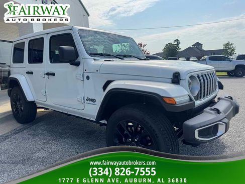 Used 2025 Jeep Wrangler Unlimited Sahara w/ Safety Group AWD/4WD image 4