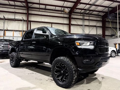 Used 2019 RAM 1500 Laramie AWD/4WD image 1
