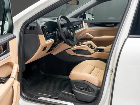 Certified 2024 Porsche Cayenne Coupe AWD/4WD image 4