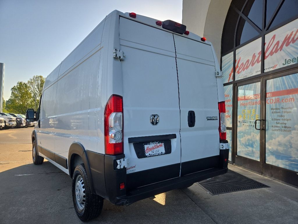 Used 2025 RAM ProMaster 2500 w/ Convenience Group FWD image 9