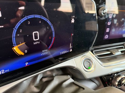 Used 2025 Chevrolet Trax LT image 38