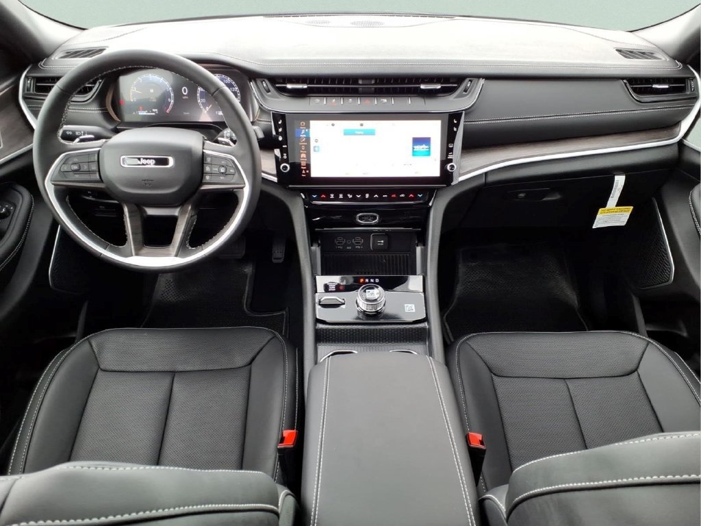 New 2027 Jeep Grand Cherokee Limited AWD/4WD image 13
