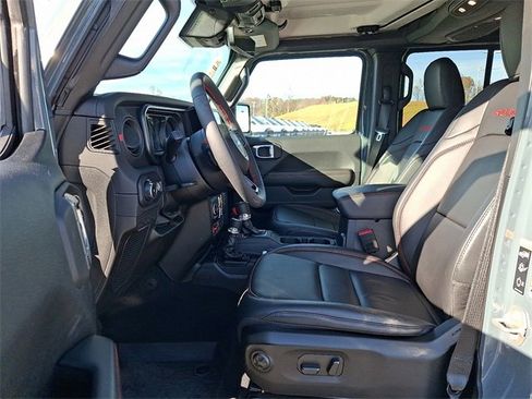 Used 2024 Jeep Wrangler Unlimited Rubicon w/ Technology Group image 13