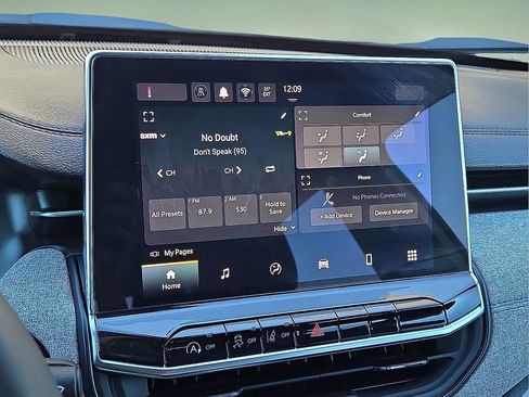 Used 2024 Jeep Compass Latitude image 28