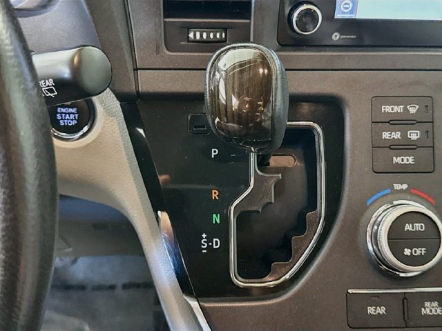Used 2020 Toyota Sienna XLE w/ XLE Navigation Package AWD/4WD image 19