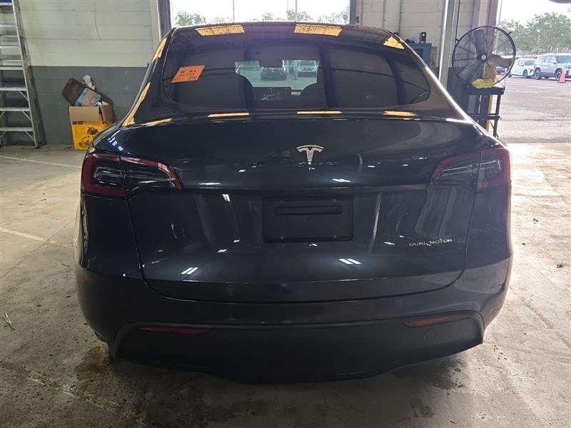 Used 2024 Tesla Model Y Long Range AWD/4WD image 3