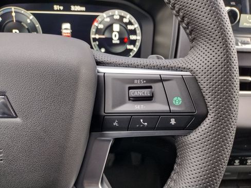 New 2025 Mitsubishi Outlander SE image 29