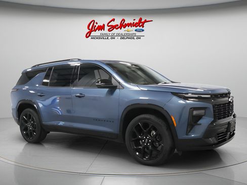 Used 2025 Chevrolet Traverse RS w/ LPO, Floor Liner Package AWD/4WD image 1