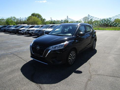 Used 2021 Nissan Kicks SV FWD image 3