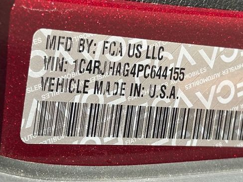Used 2023 Jeep Grand Cherokee Laredo AWD/4WD image 36