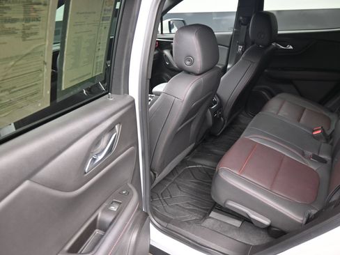 Used 2024 Chevrolet Blazer RS w/ Driver Confidence II Package FWD image 17