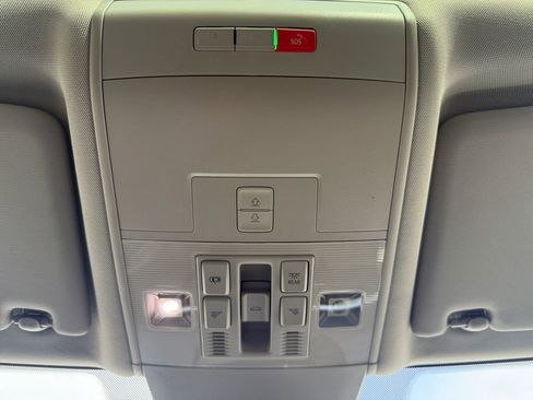 Used 2022 Volkswagen Atlas SEL R-Line image 24