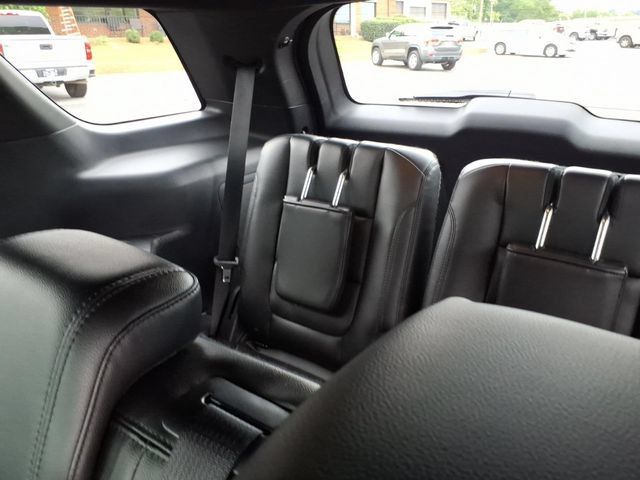 Used 2017 Ford Explorer XLT w/ Equipment Group 202A AWD/4WD image 7