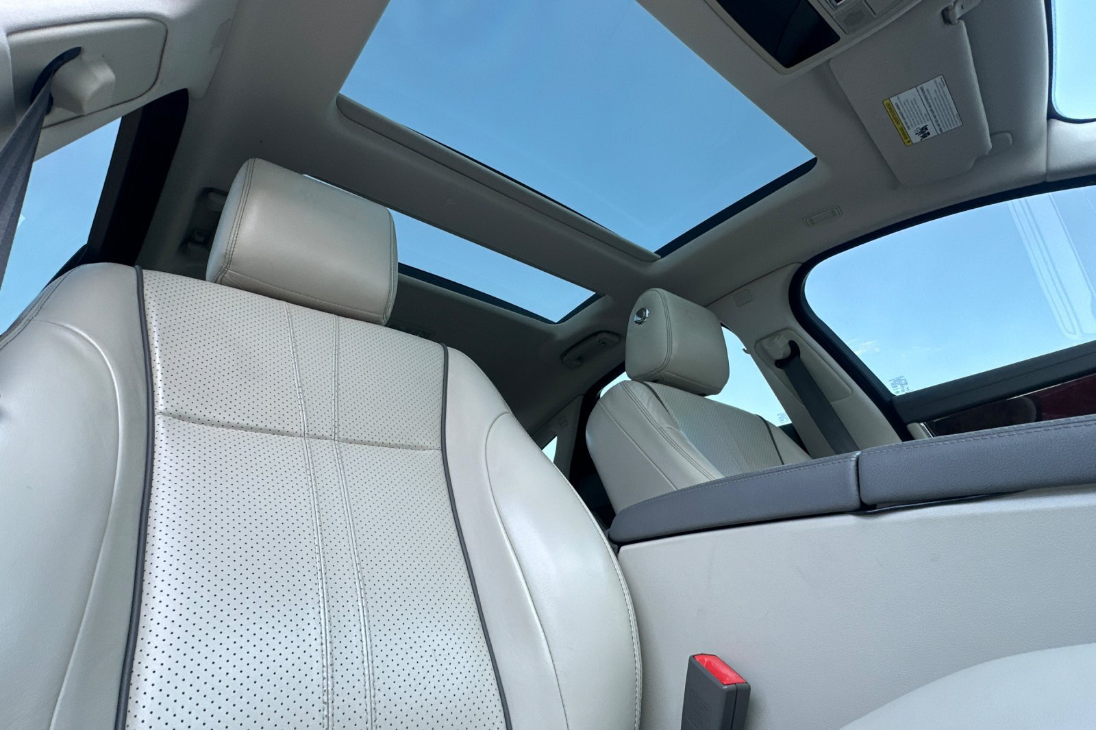 Used 2016 Jaguar XJ R-Sport RWD image 19