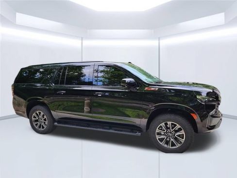 Used 2024 Chevrolet Suburban Z71 w/ Luxury Package AWD/4WD image 16