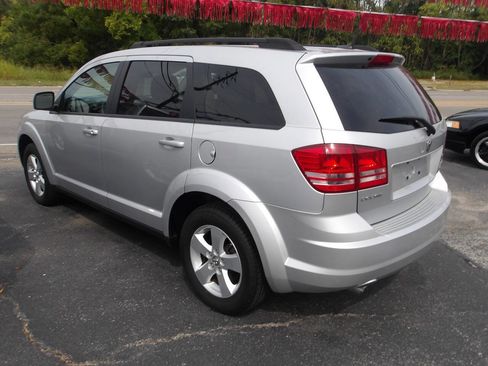 Used 2010 Dodge Journey SXT w/ Flexible Seating Group image 4