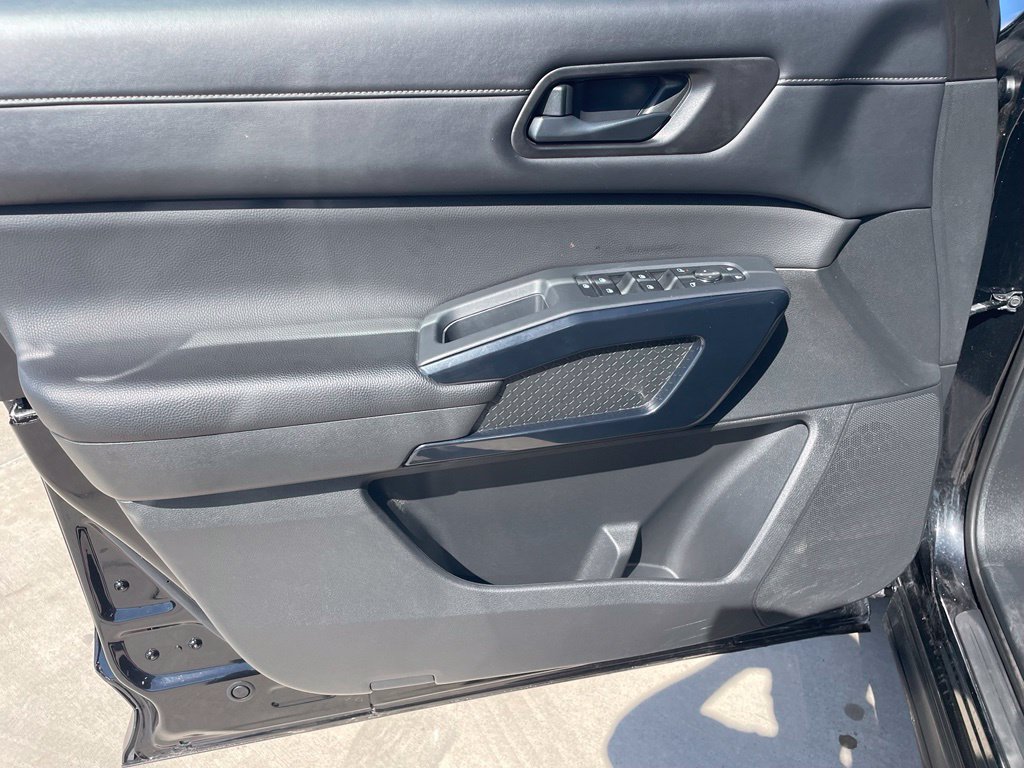 Certified 2025 Nissan Pathfinder S FWD image 26