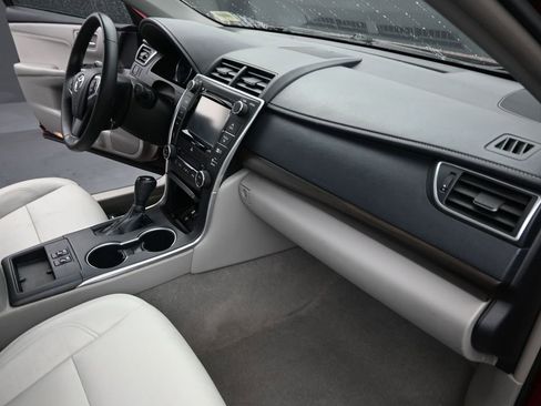 Used 2017 Toyota Camry XLE image 28