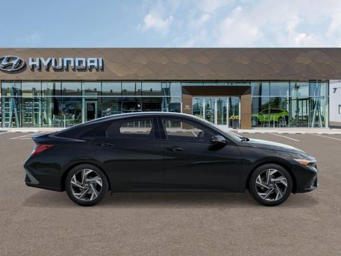 Certified 2025 Hyundai Elantra Sport image 13