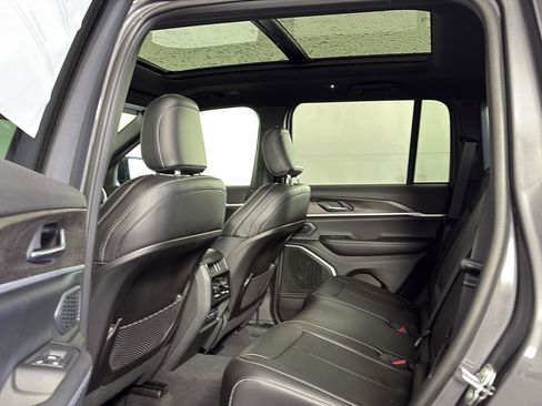 New 2026 Jeep Grand Cherokee Limited w/ Limited Altitude Package AWD/4WD image 9