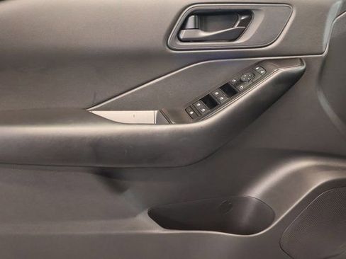 Used 2025 Nissan Rogue S image 10