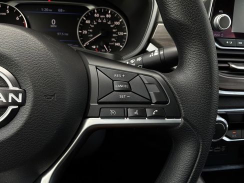 Used 2025 Nissan Altima 2.5 SV FWD image 33