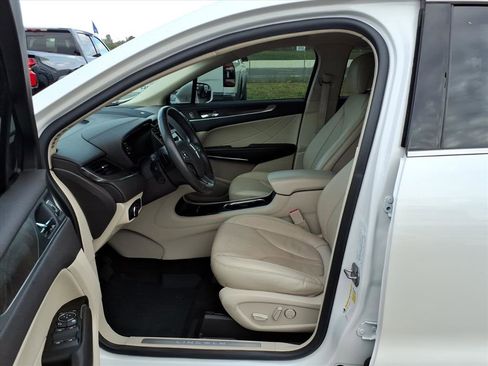 Used 2019 Lincoln MKC Reserve image 11