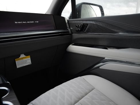 New 2025 Cadillac Escalade IQ Sport 1 w/ Smart Trailering package image 8