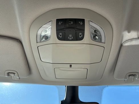 Certified 2024 Chrysler Pacifica Touring-L FWD image 19