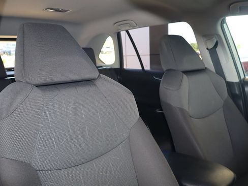 Used 2021 Toyota RAV4 XLE AWD/4WD image 40