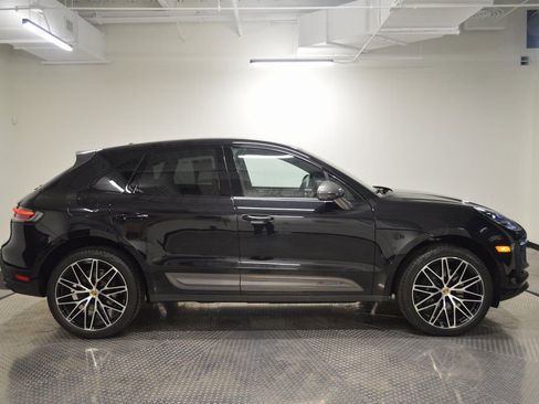 Certified 2025 Porsche Macan AWD/4WD image 8