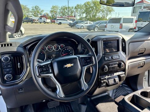 Used 2021 Chevrolet Silverado 1500 W/T w/ WT Value Package AWD/4WD image 3