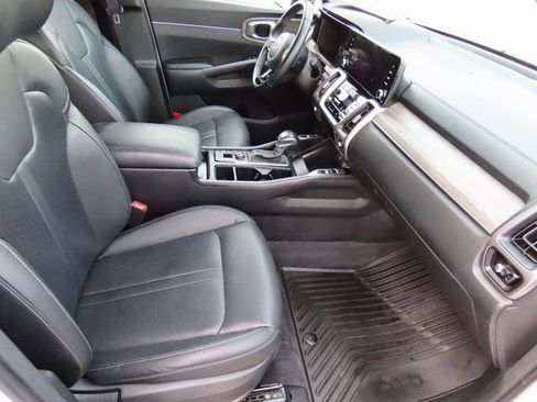 Used 2022 Kia Sorento EX w/ Panoramic Sunroof Package image 11