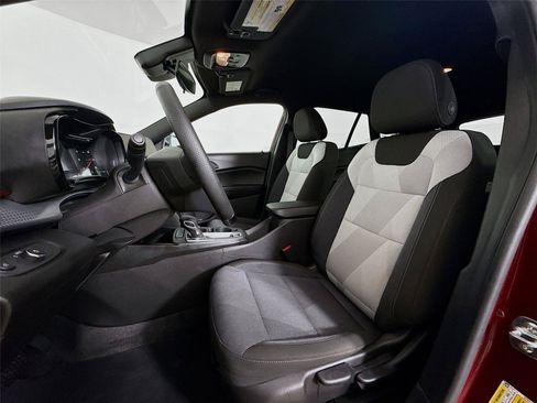 Used 2025 Chevrolet Trax RS w/ Driver Confidence Package FWD image 21
