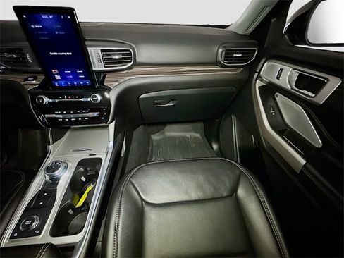Certified 2023 Ford Explorer Limited w/ Limited Technology Package image 24