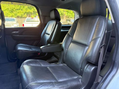 Used 2009 Cadillac Escalade AWD image 20