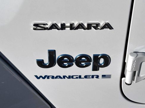 Used 2023 Jeep Wrangler Unlimited Sahara w/ Cold Weather Group image 6