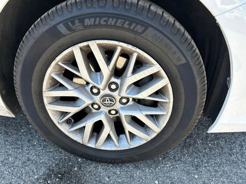 Used 2016 Toyota Camry LE FWD image 13