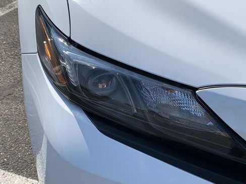 Used 2023 Toyota Camry SE image 9