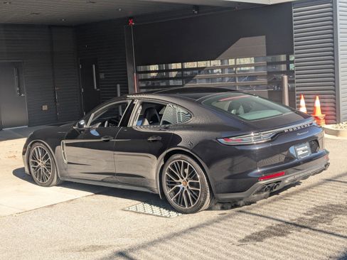 Used 2023 Porsche Panamera image 3