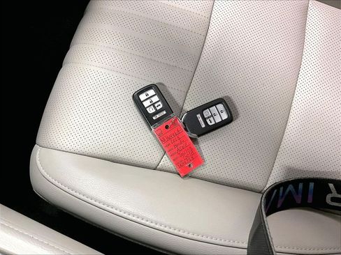 Used 2018 Honda Accord Touring image 31