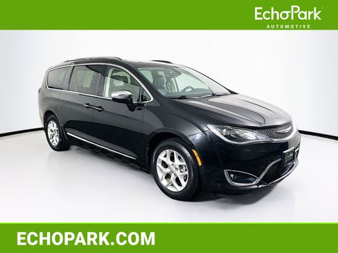 Used 2020 Chrysler Pacifica Limited FWD image 1