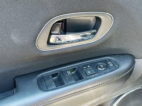 Used 2022 Honda HR-V EX image 14