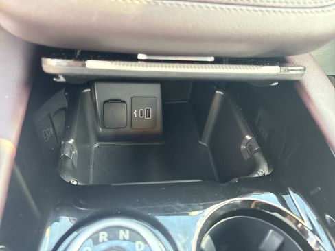 Certified 2025 Ford Explorer Platinum RWD image 19