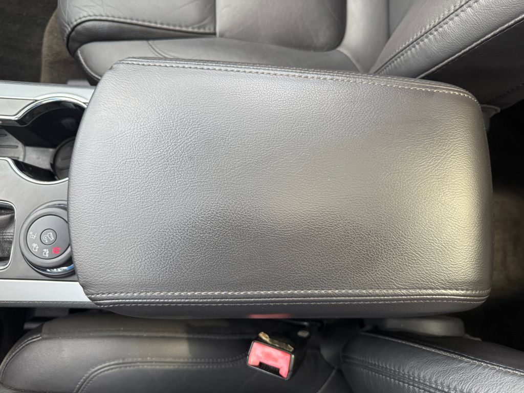 Used 2014 Ford Explorer XLT w/ Equipment Group 202A AWD/4WD image 32