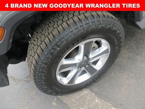 Used 2021 Jeep Wrangler Unlimited Sahara AWD/4WD image 4