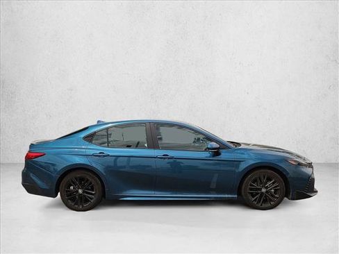 Used 2025 Toyota Camry SE FWD image 4