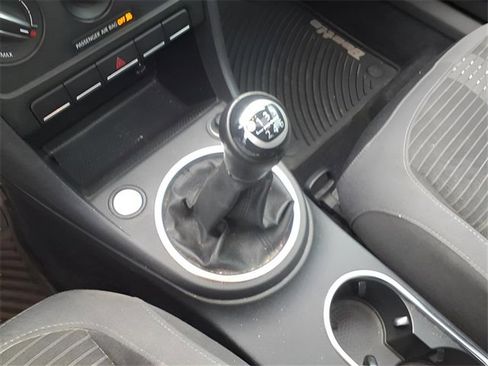 Used 2013 Volkswagen Beetle 2.0T image 9