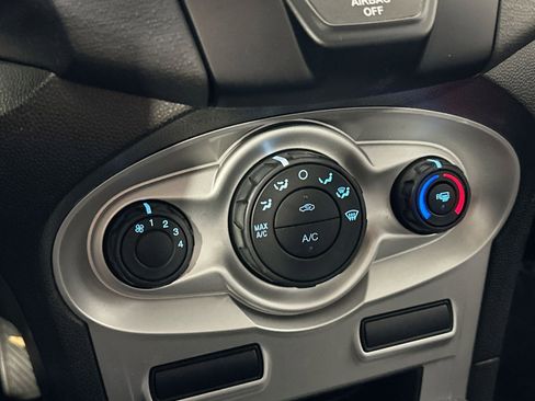 Used 2019 Ford Fiesta SE image 27